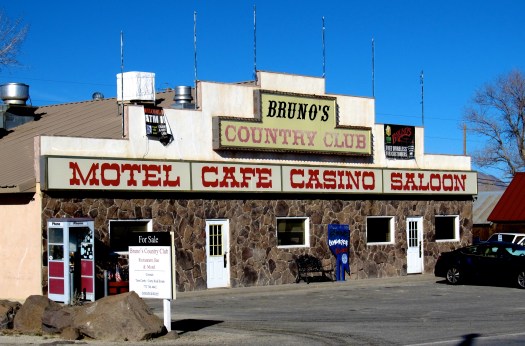 Bruno's_Country_Club,_Gerlach,_Nevada_(11128445015).jpg